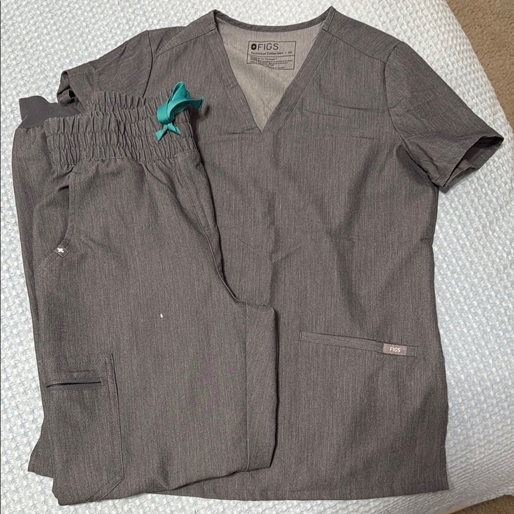 FIGS Gray Scrub Set